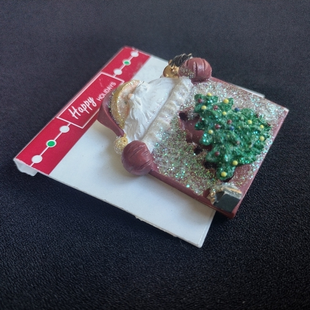 Santa Claus Brooch with Glittering Christmas Tree - Picture 4 of 6